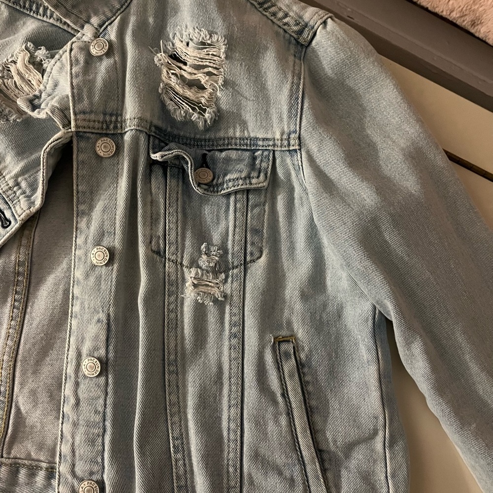 PacSun Destressed Jean Jacket - size M - Picture 3 of 4
